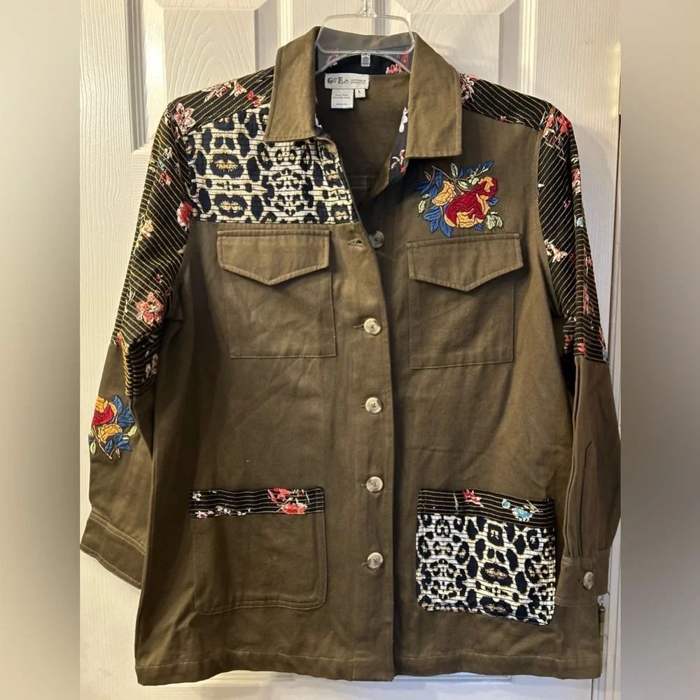 Go fish women’s clothing and jewelry co. khaki green  jacket size large